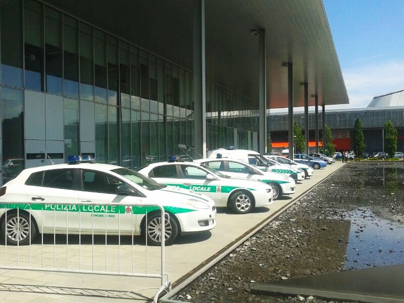 macchine della Polizia Locale al polo fieristico di Rho