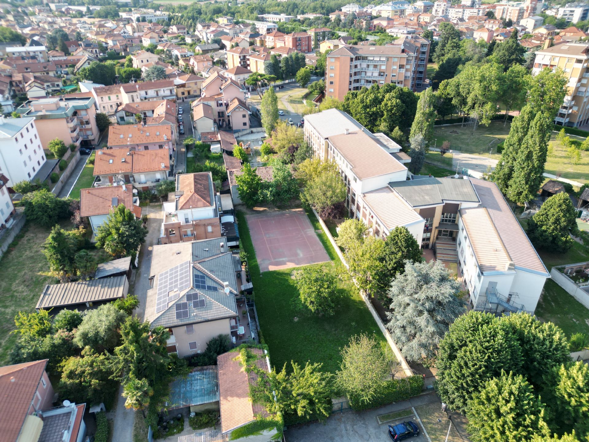 visto dall'alto terreno per la costruzione del refettorio della scuola Federici