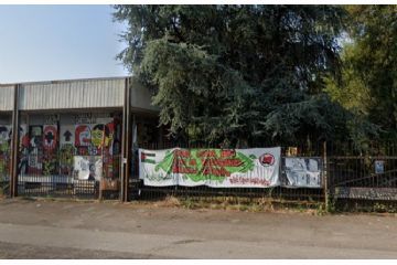 Gli spazi di ENI occupati da SOS Fornace in via Risorgimento