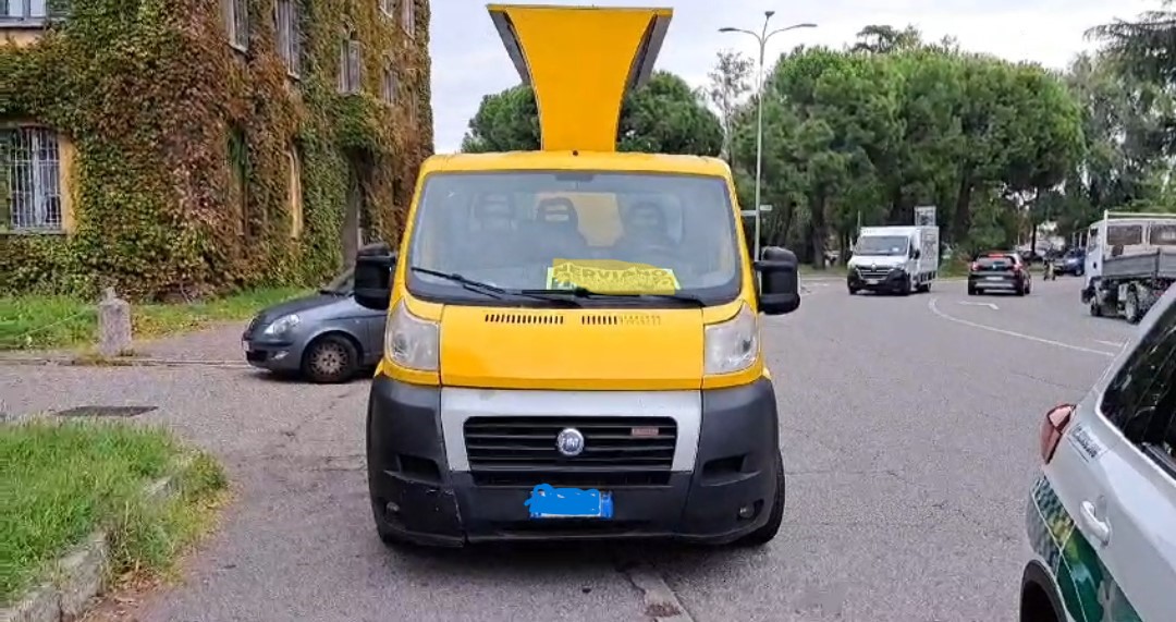 camion multato per le emissioni sonore