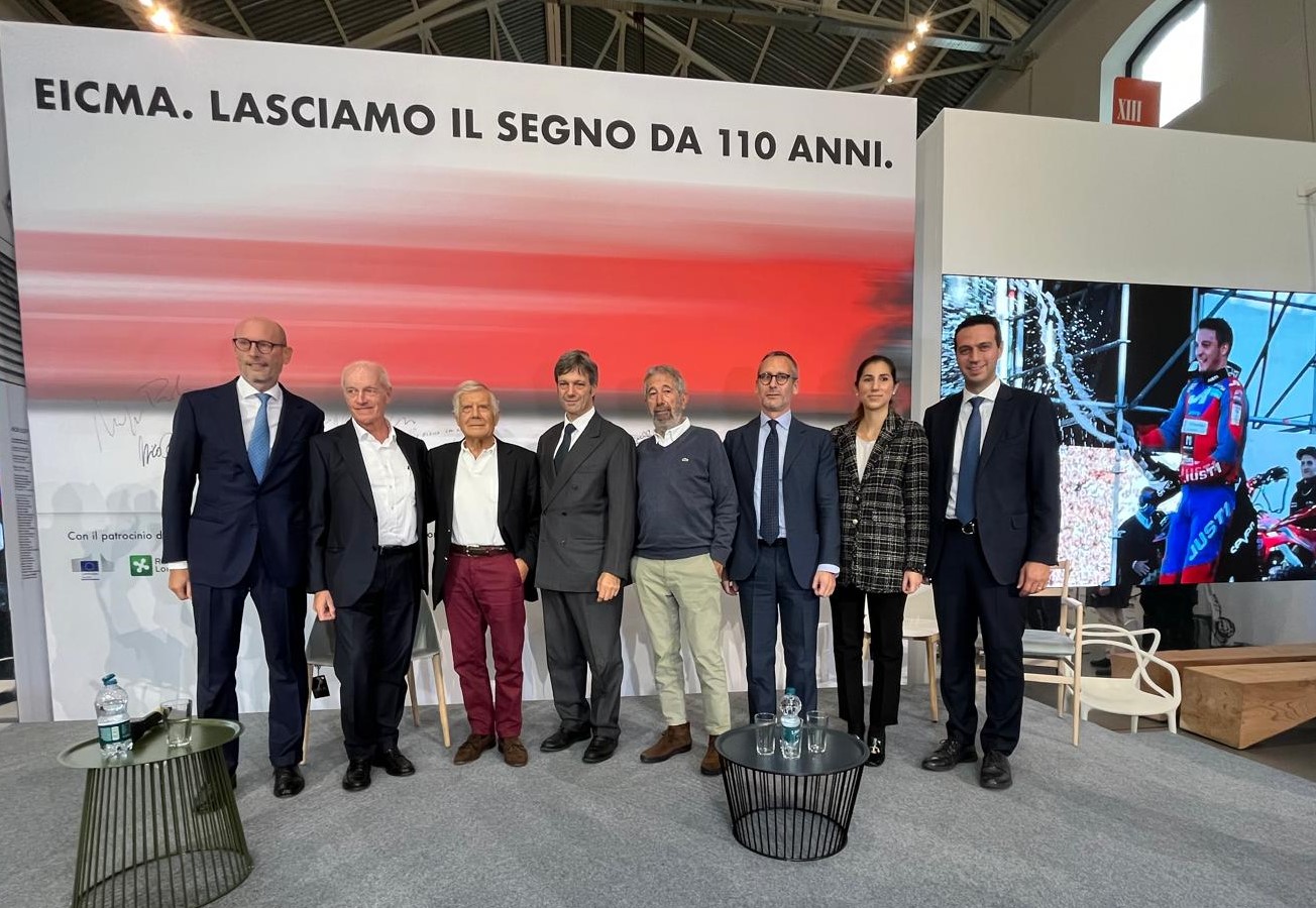 Nella foto il Sindaco Orlandi (primo da destra) alla presentazione di EICMA 2024
