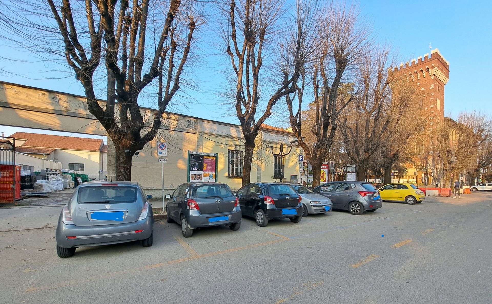 Gli stalli nella foto saranno interdetti alla sosta dal 24 febbraio 2025 per un paio di mesi