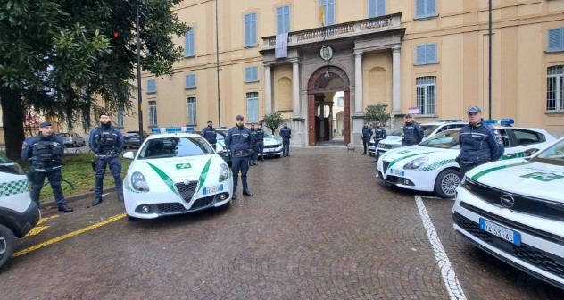 Nella foto alcuni agenti della Polizia Locale di Rho