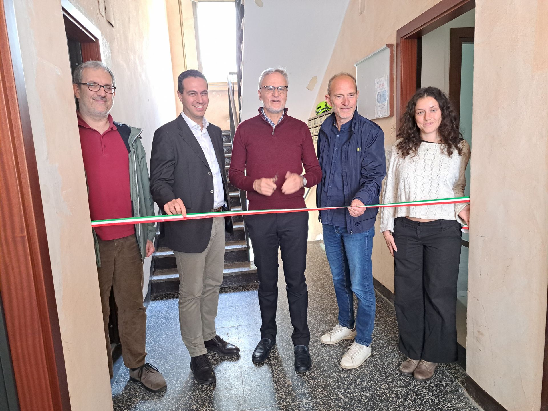 Taglio del nastro con al centro il Sindaco Andrea Orlandi, il presidente SerCop Paolo Oltolina e l'assessore Paolo Bianchi