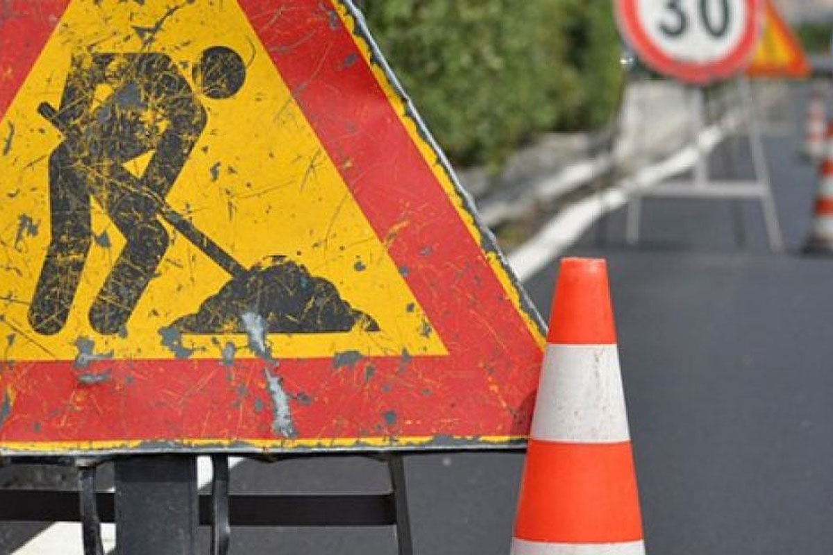 segnaletica stradale a triangolo di lavori pubblici