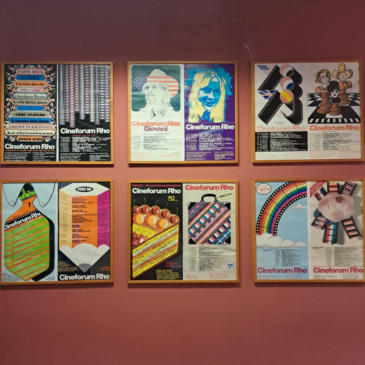 Parete con affissi 6 manifesti d'epoca del Cineforum Rho risalenti agli anni Settanta