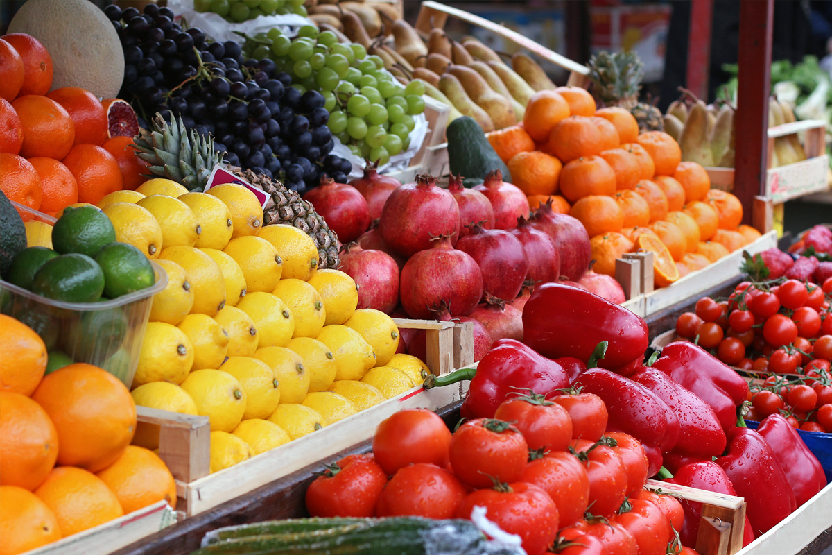 banco di frutta e verdure